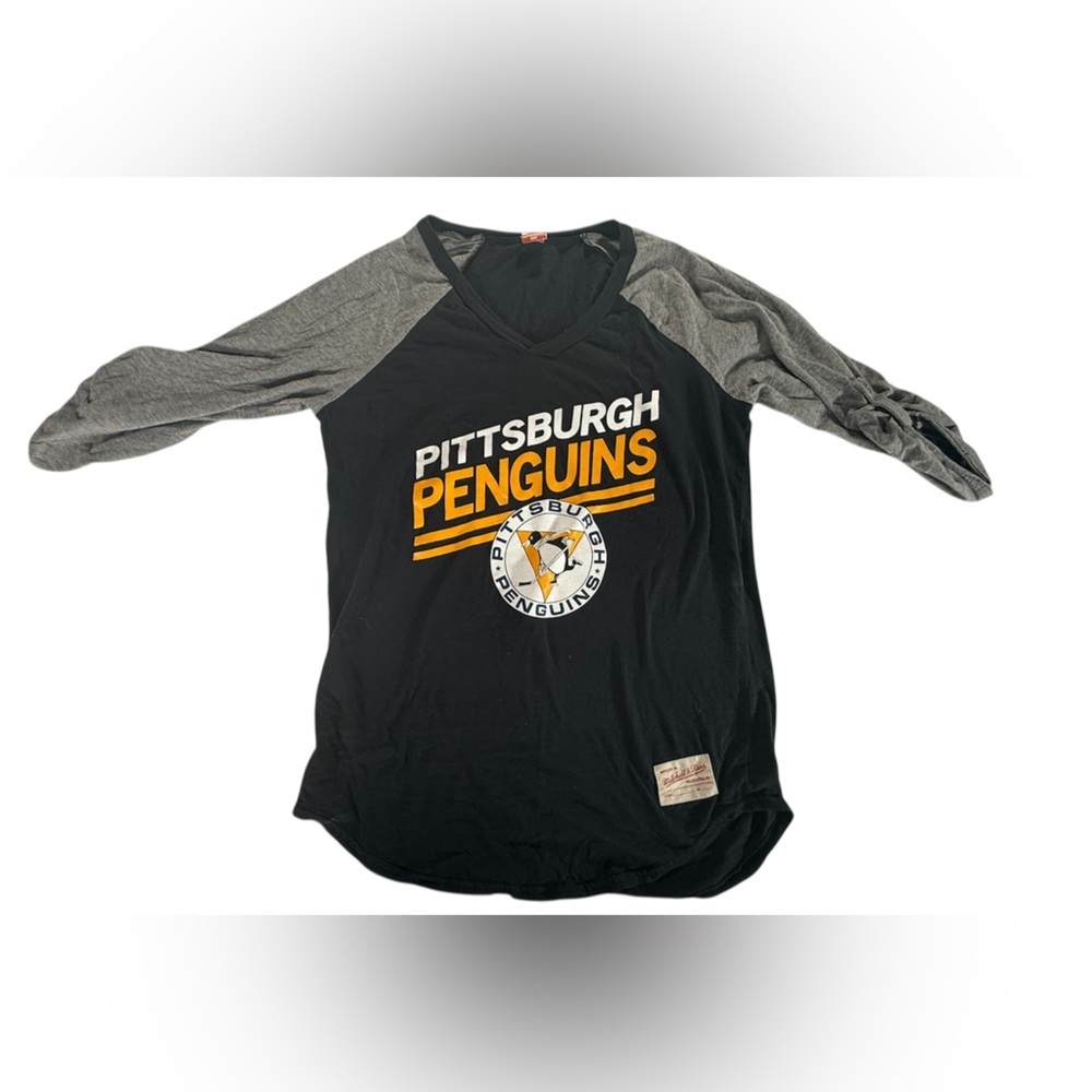 Mitchell & Ness Black and Gray Penguins Tee. Women’s size M
